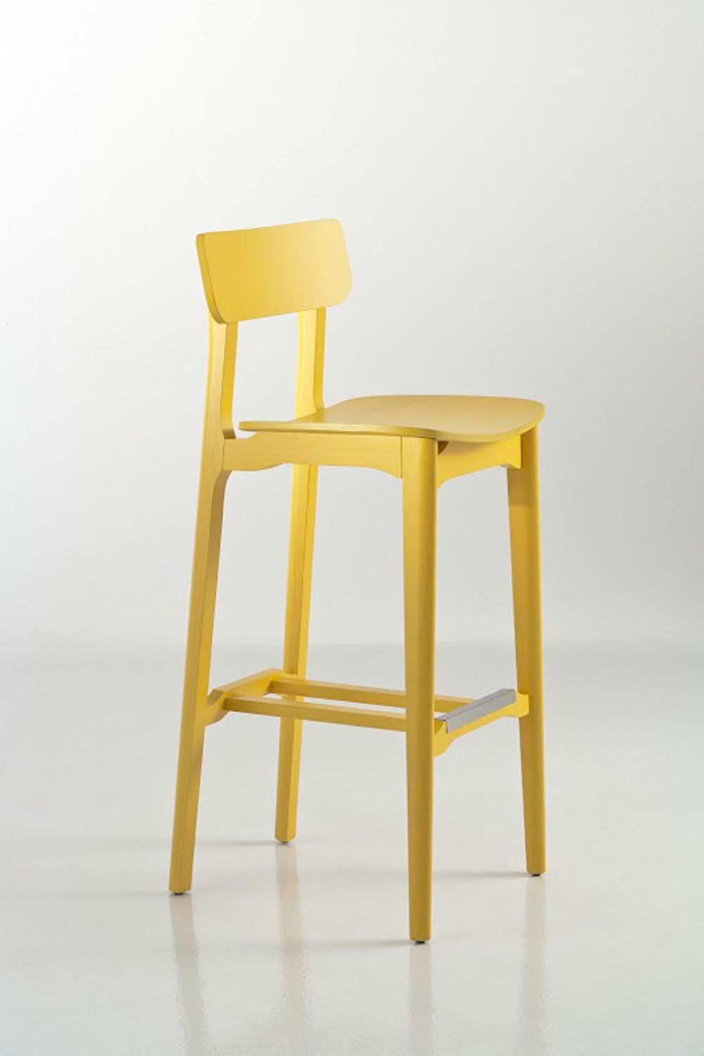 Полубарный стул Yellow Quinby Stool height желтого цвета